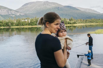 Familie på brygga