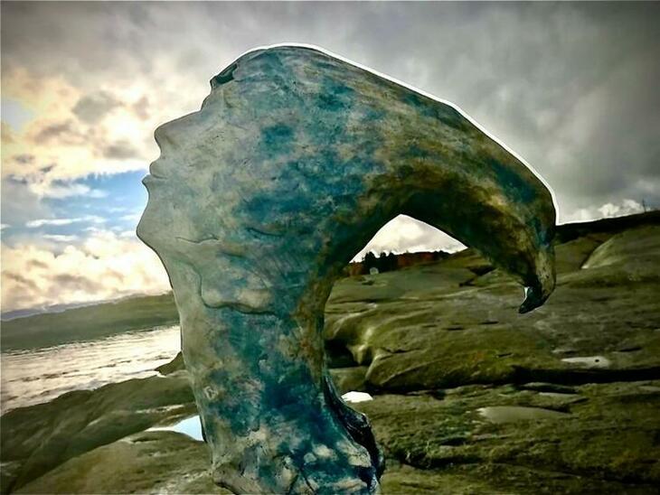 Ørnekvinnen av Elin Berstø Rossing. Tranøy kunstpark. Ørnekvinnen av Elin Berstø Rossing. Tranøy kunstpark.